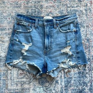Abercrombie and Fitch high rise mom short size 27